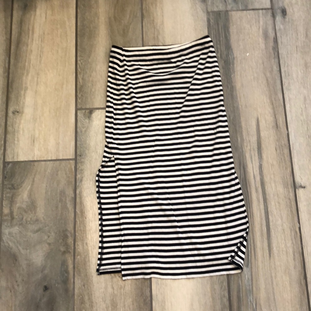 High waisted midi skirt with slit